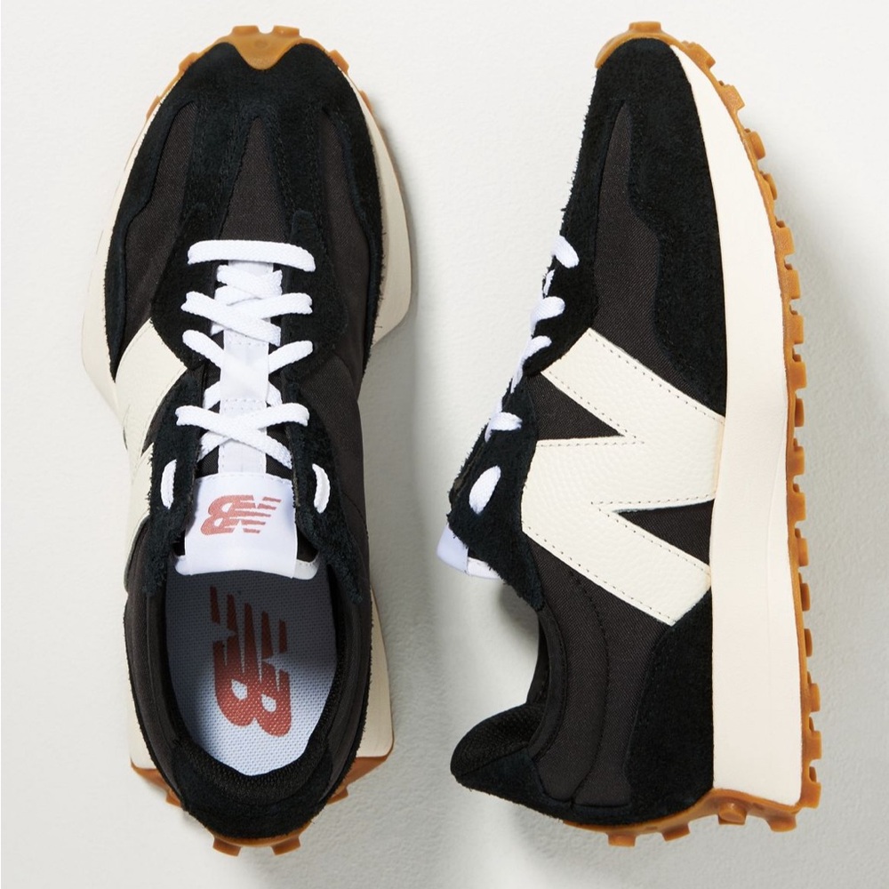 New Balance Retro 327 Black and White Athletic Shoes - 8 - Picture 5 of 12